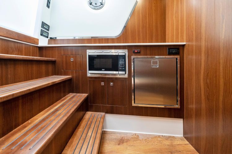 2023 Cruisers Yachts 50 