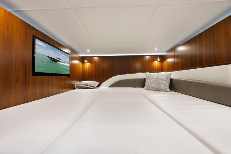 2023 Cruisers Yachts 50 