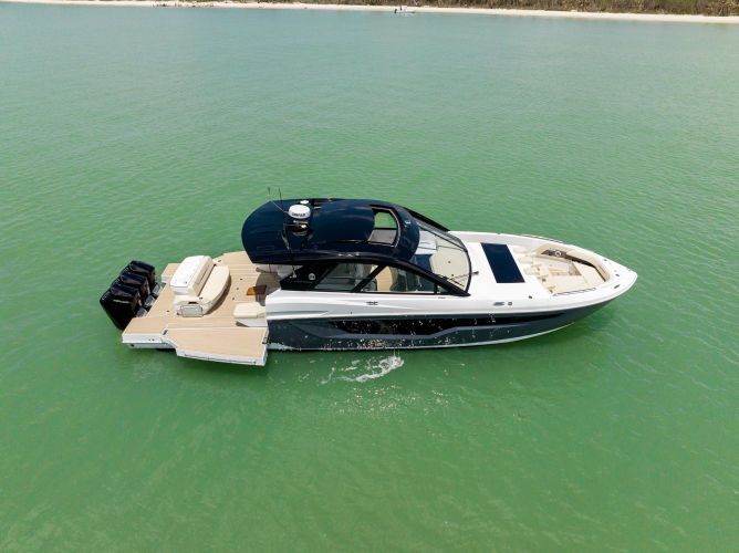 2023 Cruisers Yachts 50 