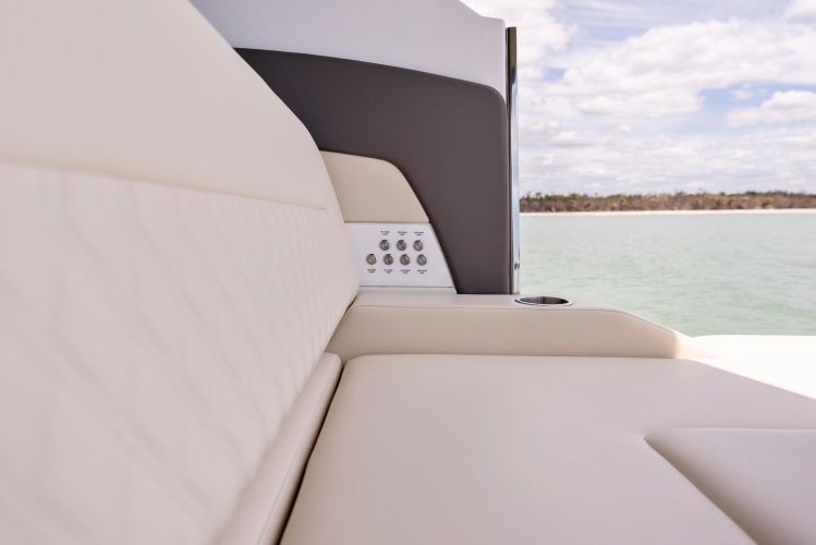 2023 Cruisers Yachts 50 