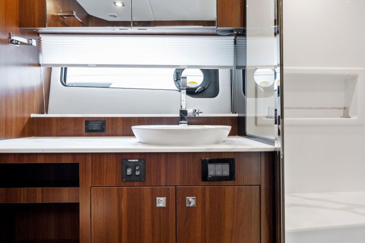 2023 Cruisers Yachts 50 