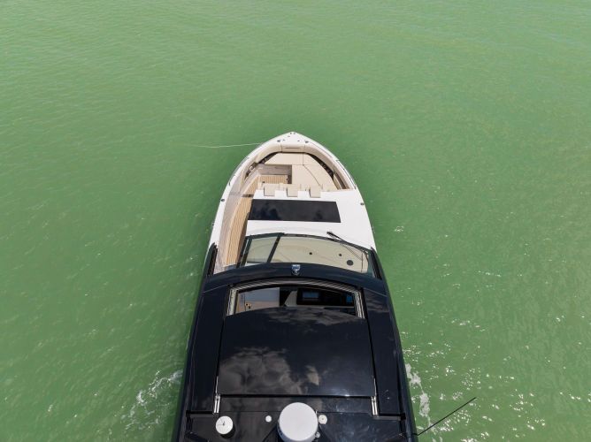 2023 Cruisers Yachts 50 