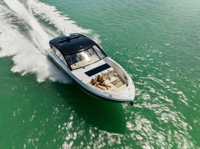 2023 Cruisers Yachts 50 