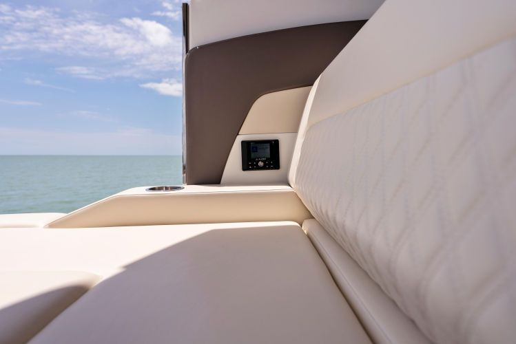 2023 Cruisers Yachts 50 