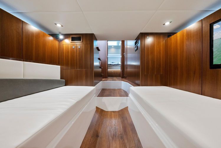 2023 Cruisers Yachts 50 