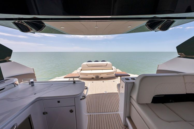 2023 Cruisers Yachts 50 