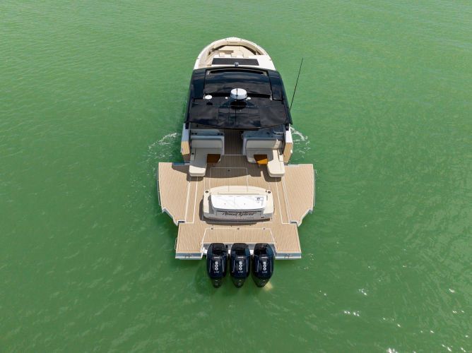 2023 Cruisers Yachts 50 