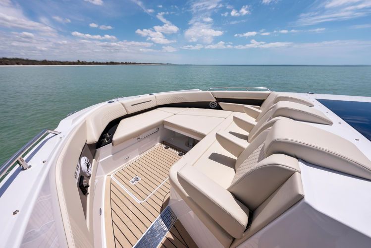 2023 Cruisers Yachts 50 