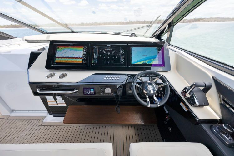 2023 Cruisers Yachts 50 