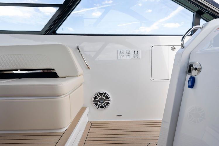 2023 Cruisers Yachts 50 