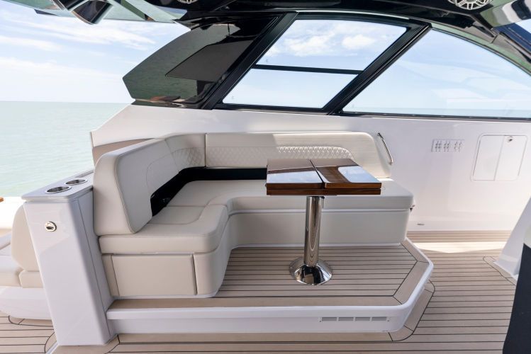 2023 Cruisers Yachts 50 