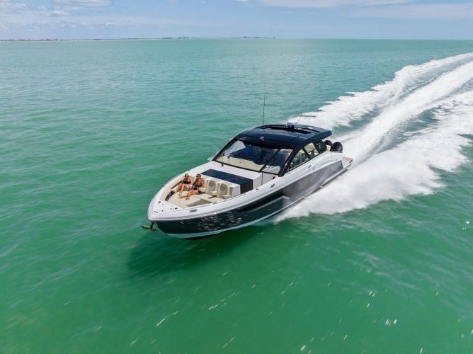 2023 Cruisers Yachts 50 