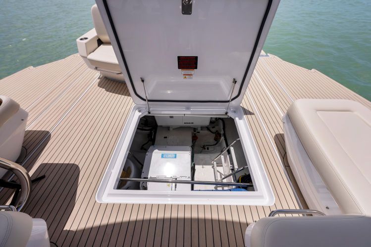 2023 Cruisers Yachts 50 