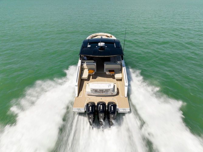 2023 Cruisers Yachts 50 