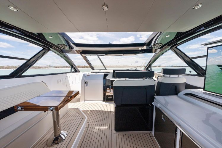 2023 Cruisers Yachts 50 