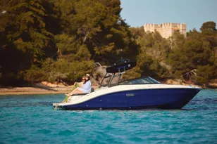 2025 Sea Ray SPX210
