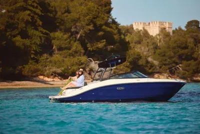 2025 Sea Ray SPX210