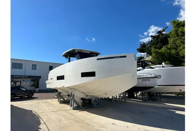 2023 De Antonio Yachts D42 Open