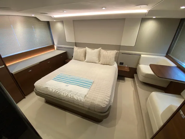 Seasons In The Sun Yacht Photos Pics Princess F62 Seasons in the Sun - Master Stateroom