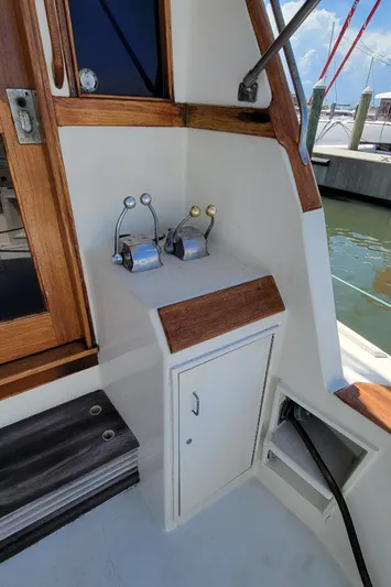  Yacht Photos Pics Cockpit Controls