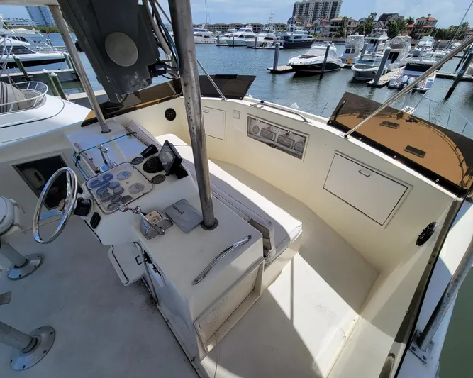  Yacht Photos Pics Bridge Forward Seating