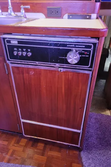  Yacht Photos Pics Galley Dishwasher