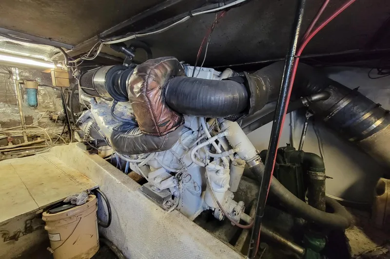  Yacht Photos Pics Starboard Engine (500 hrs. SMOH)