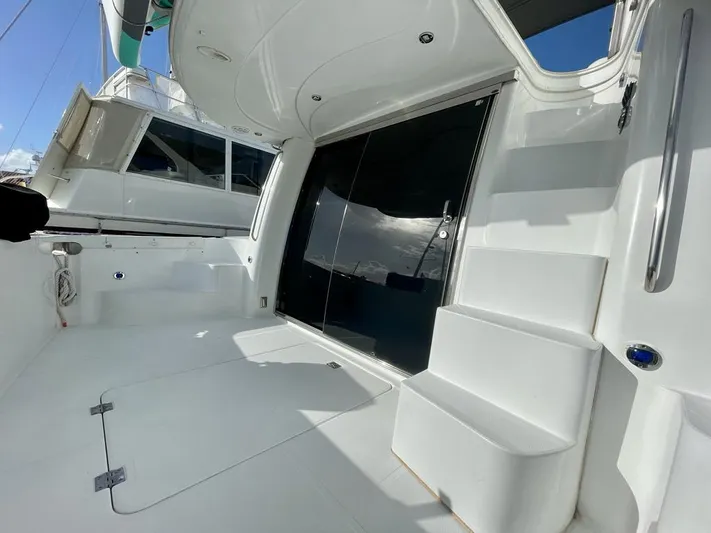  Yacht Photos Pics 2000 Carver 45 Voyager yacht deck with sleek white design and modern features.