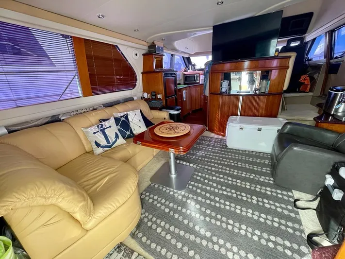  Yacht Photos Pics Luxurious interior of a 2000 Carver 45 Voyager yacht with leather seating and modern amenities.