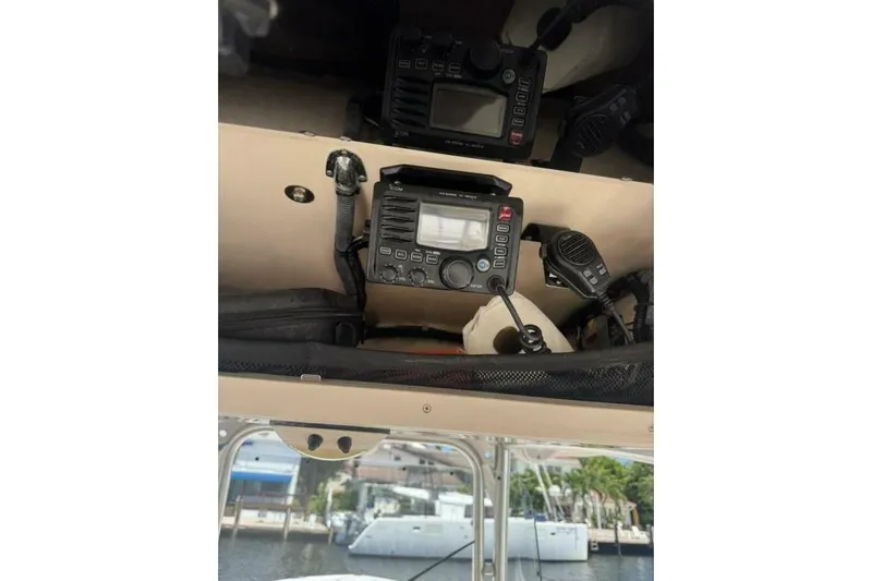Fore Reel Yacht Photos Pics 2008 Grady-White Canyon 336 boat radio equipment with microphone and controls.