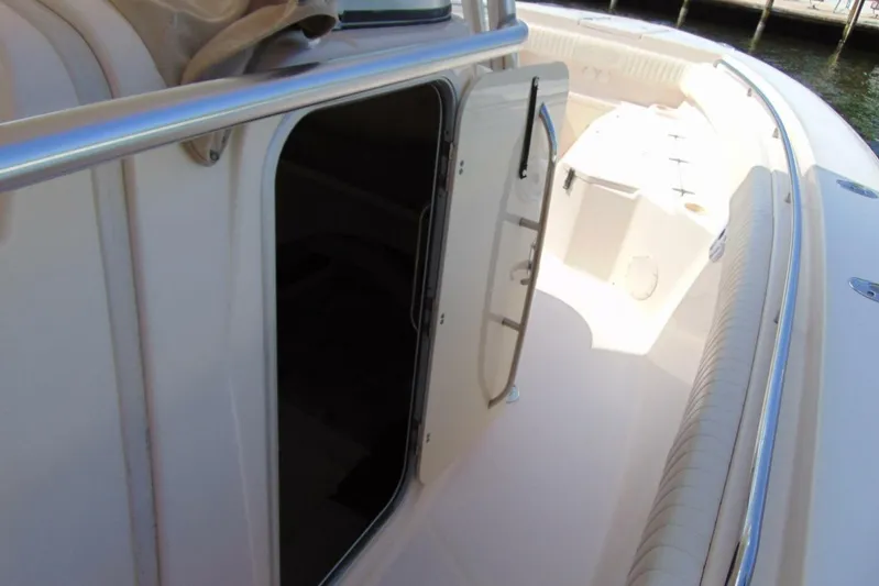 Fore Reel Yacht Photos Pics 2008 Grady-White Canyon 336 boat interior with open cabin door.