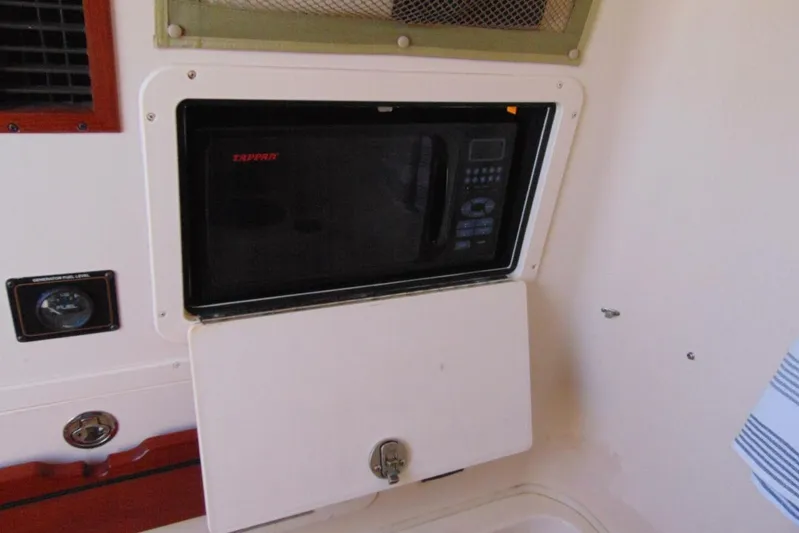Fore Reel Yacht Photos Pics Microwave in 2008 Grady-White Canyon 336 boat interior.