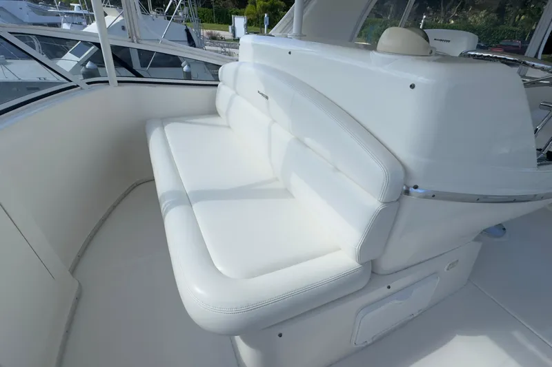  Yacht Photos Pics 2004 Silverton 38 Convertible yacht interior with white cushioned seating.