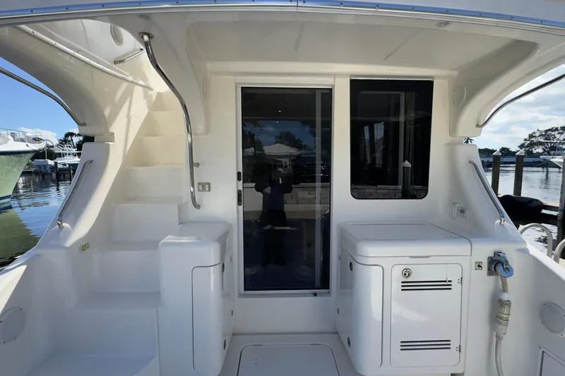  Yacht Photos Pics 2004 Silverton 38 Convertible yacht interior with stairs and sliding door.