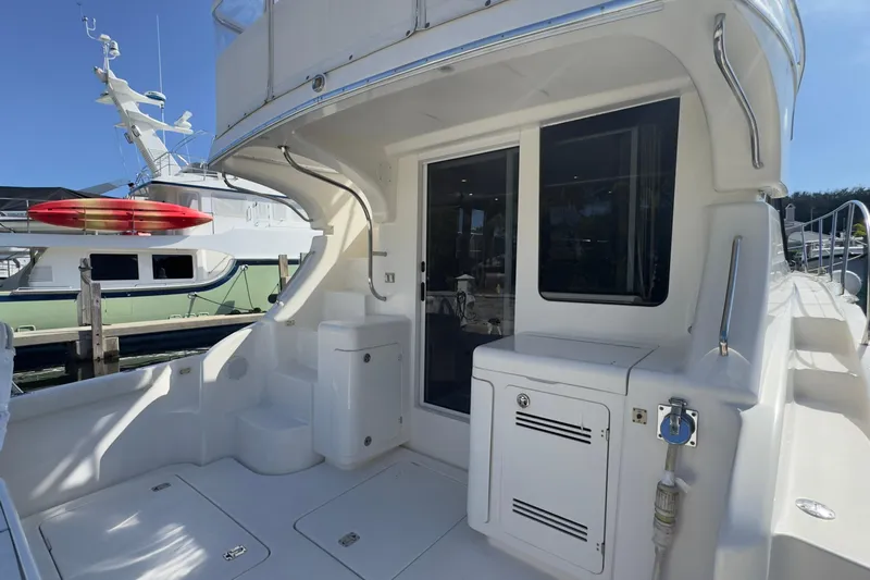  Yacht Photos Pics 2004 Silverton 38 Convertible yacht deck with sleek design and modern amenities.