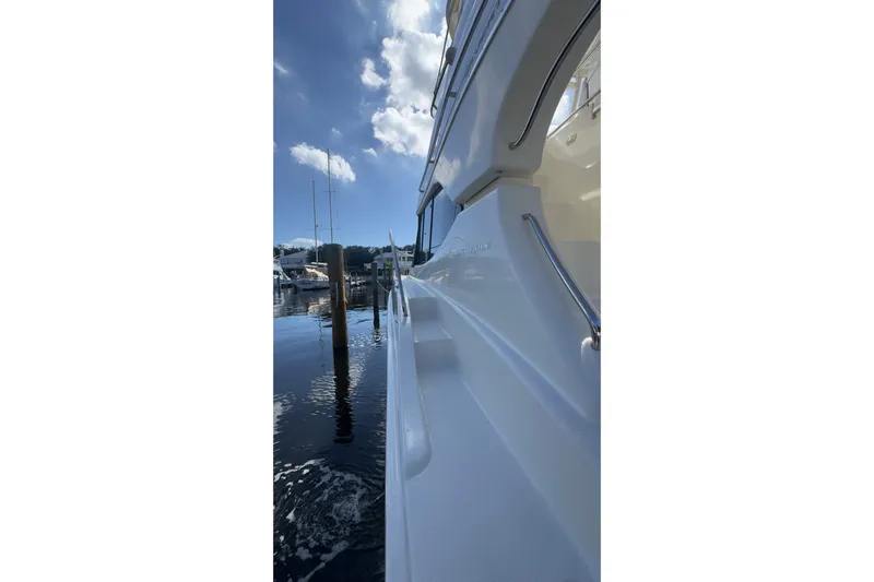  Yacht Photos Pics 2004 Silverton 38 Convertible yacht docked under a clear blue sky.