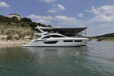 Cruisers Yachts 60 Fly