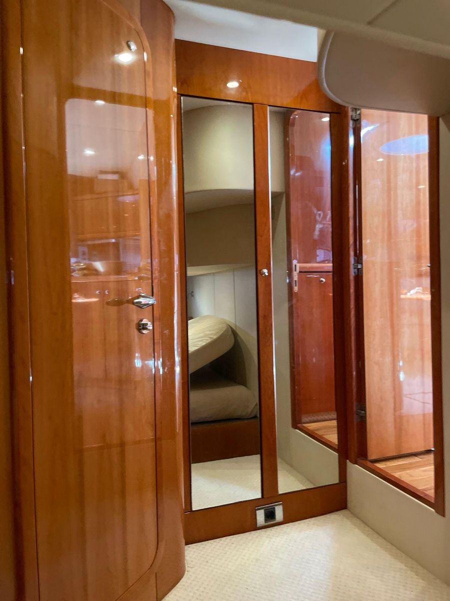 2004 Sunseeker 43 