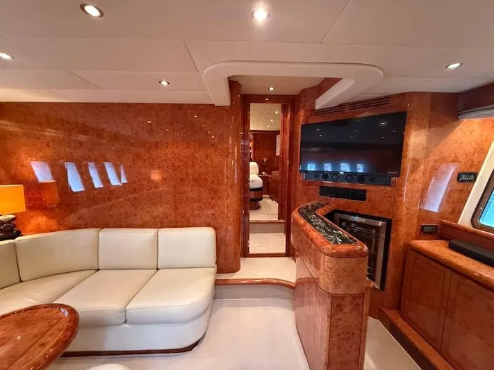  Yacht Photos Pics Mangusta 72 - - 21