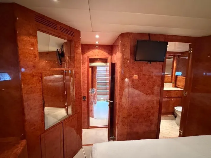  Yacht Photos Pics Mangusta 72 - - 9