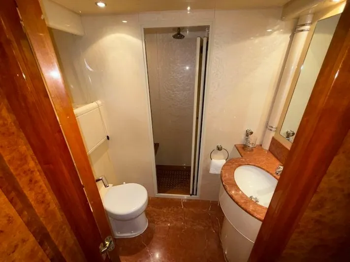  Yacht Photos Pics Mangusta 72 - - 44