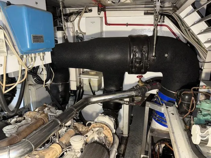  Yacht Photos Pics Mangusta 72 - - 141