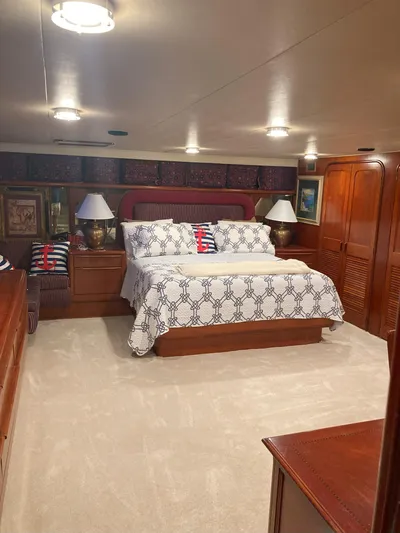 Raiders Yacht Photos Pics Luxurious bedroom in a 1988 Viking 70 Cockpit Motor Yacht.