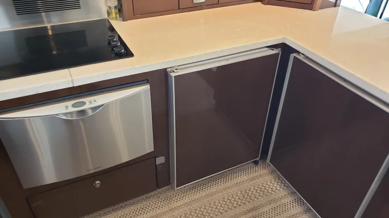 Happy Ours Yacht Photos Pics 