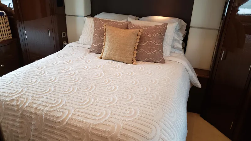 Happy Ours Yacht Photos Pics 