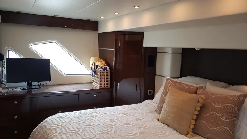 Happy Ours Yacht Photos Pics 