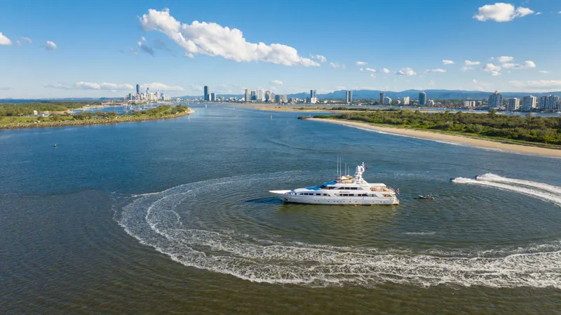 Mistress Yacht Photos Pics 