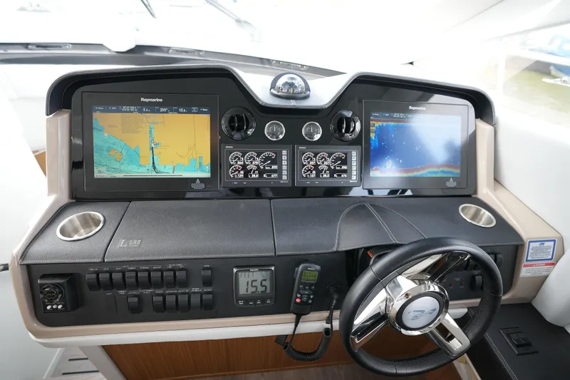 Yan Ge Yacht Photos Pics 2018 Sea Ray L590 Fly helm with advanced navigation displays and controls.