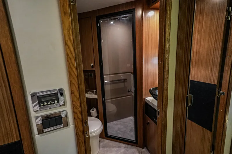 Yan Ge Yacht Photos Pics Luxurious bathroom interior of 2018 Sea Ray L590 Fly yacht with modern amenities.