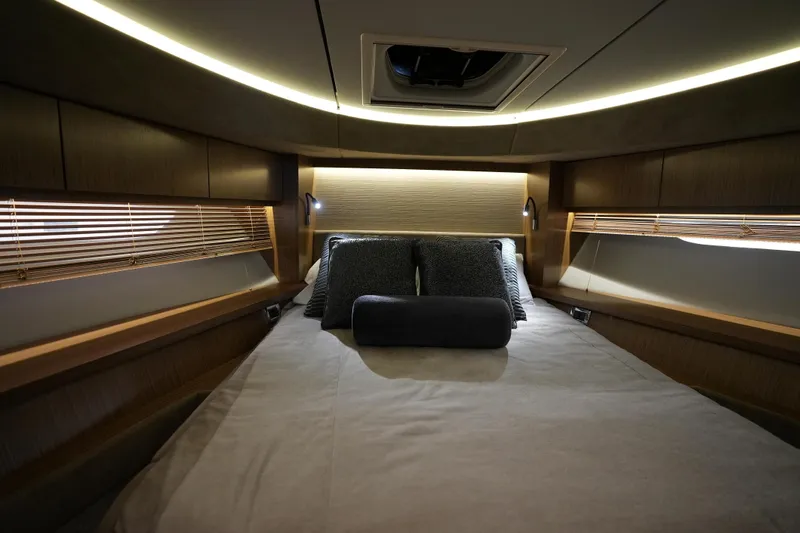 Yan Ge Yacht Photos Pics Luxurious 2018 Sea Ray L590 Fly yacht bedroom with elegant lighting and modern design.